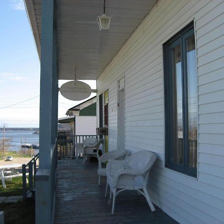 Hotel Le Goeland Tadoussac Exterior foto